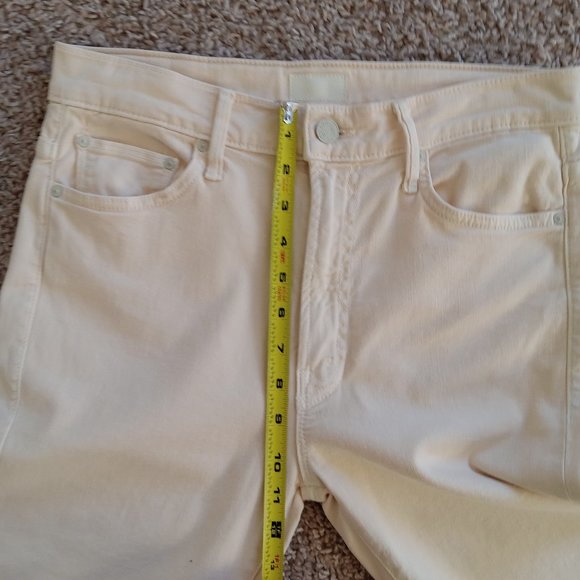 MOTHER Denim The Insider Crop Step Fray in Chalk Ivory - Picture 11 of 12